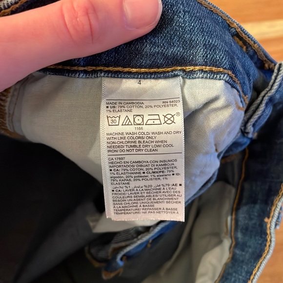 Old Navy Mid Rise Light Denim Shorts 4 - Picture 4 of 4